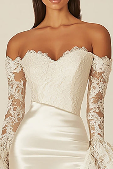 Robe moulante blanche à manches longues en dentelle à épaules dénudées